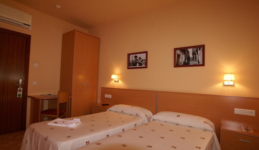 Hotel Mont-Roig 外观 照片